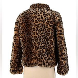 Fuzzy Zara cropped jacket! Size XS